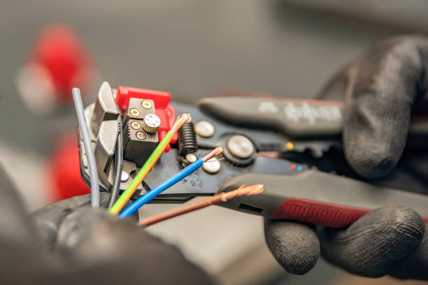 Best Local Electrician Companies  in Paris, MO
